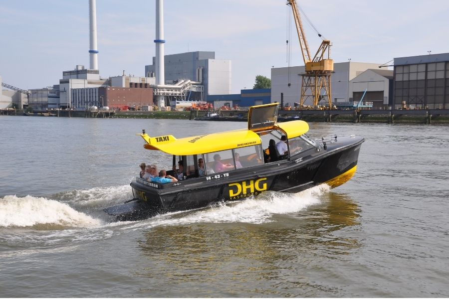 Reach the Watertaxi with the Tourist Day Ticket